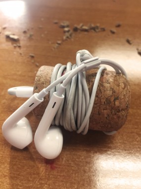 cork-headphone-holder-finished